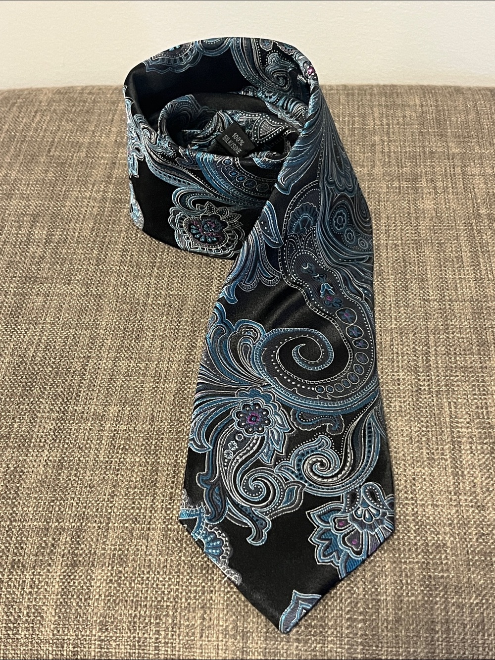 Alfred Sung 100% Silk Paisley Necktie